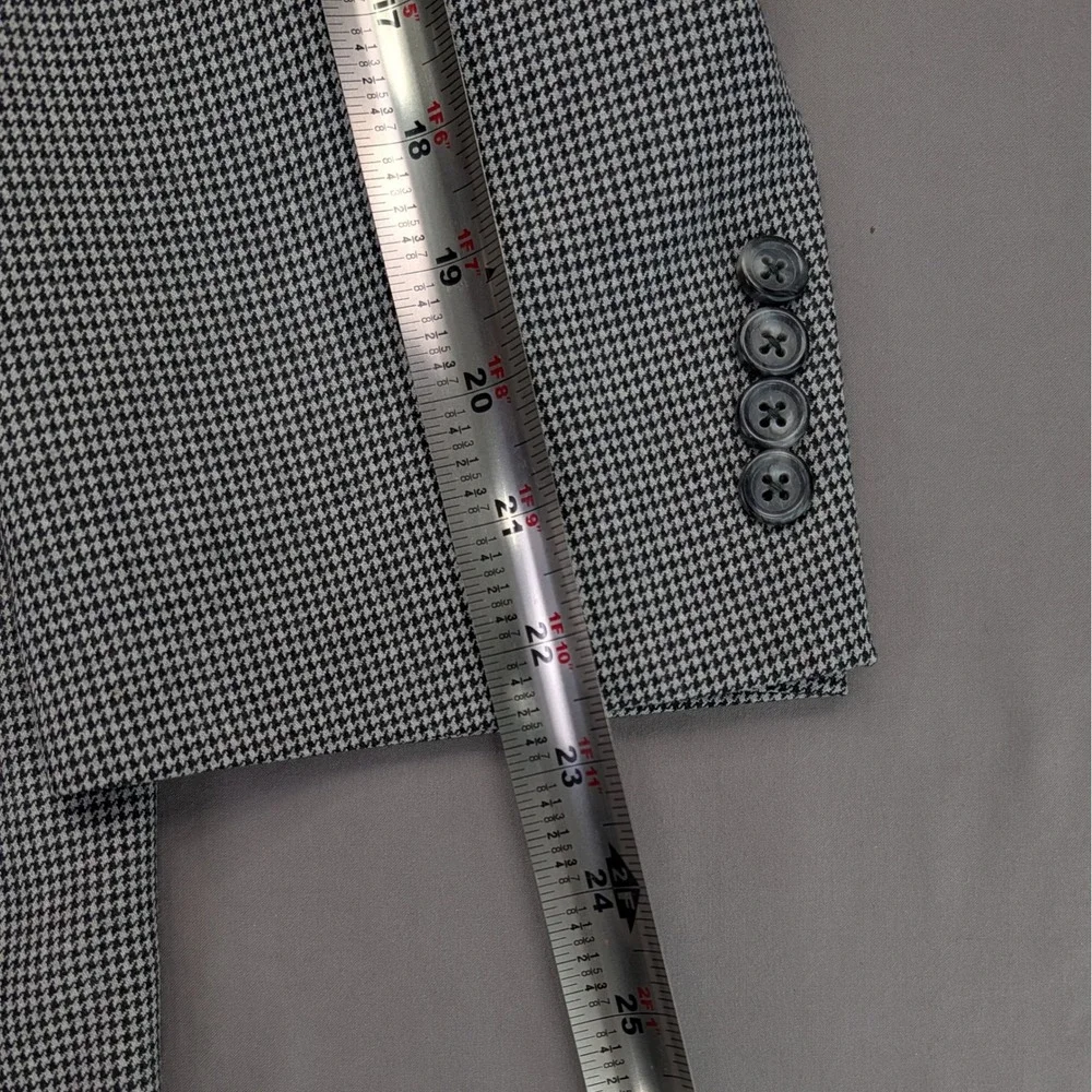 Jos A Bank Wool Houndstooth Blazer 44S Gray Classic Sport Coat